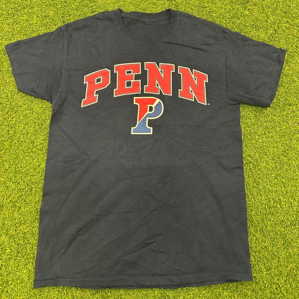 University of Pennsylvania Penn Quakers T-Shirt Navy Blue Red Graphic Men Medium